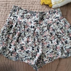 American eagle flowy shorts